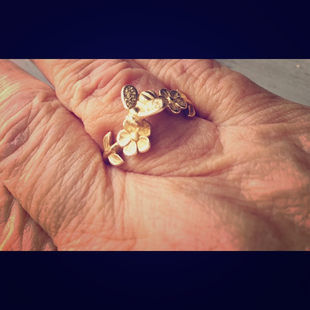 James Avery Gold Bee and Flowers Ring